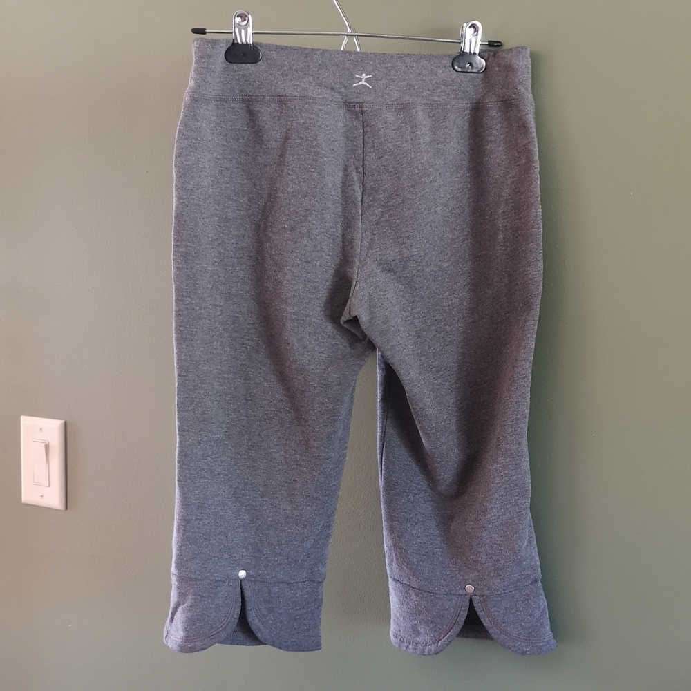 Danskin Cropped Slit Back Work Out Leggings Size Small Grey